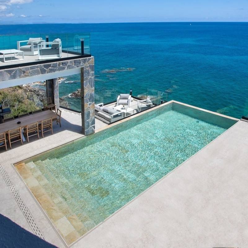 Carrelage Bali Sand 30x60: L'Exotisme de la pierre naturelle pour votre piscine