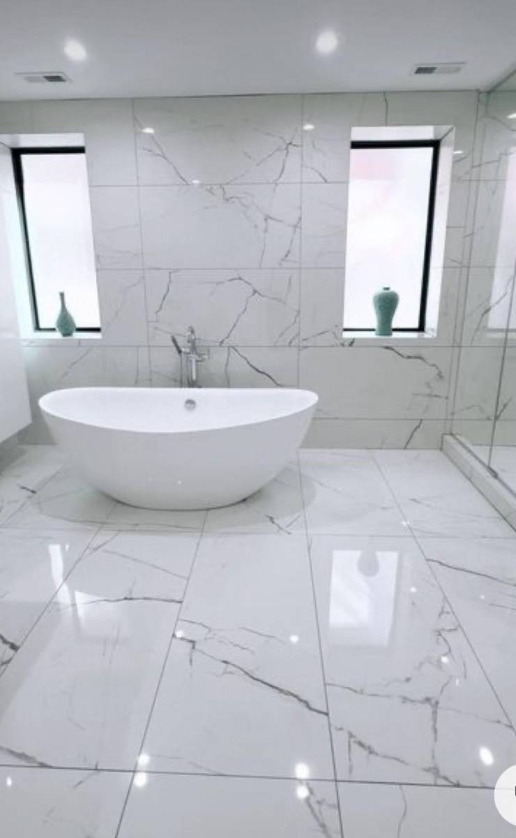 Carrelage marbre blanc grand format pour salle de bain