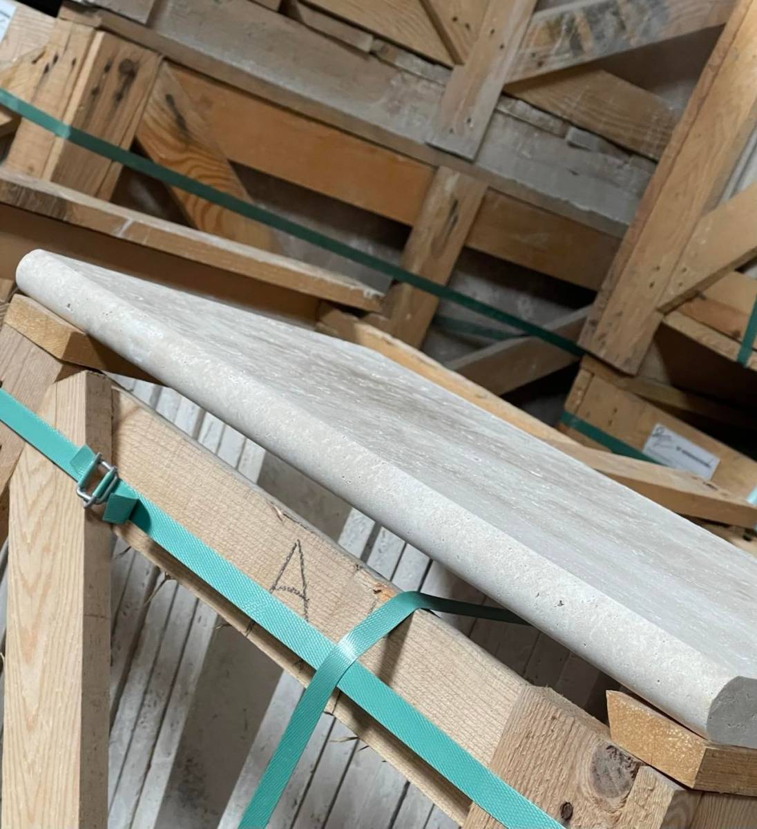 MARGELLE 1ER CHOIX 33x61x3cm BORD ROND POUR VOTRE TOUR DE PISCINE AUX ALENTOURS D'AVIGNON